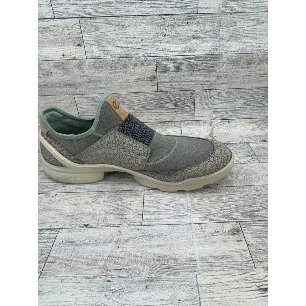 ECCO Biom Women Grey Sage Green Slip On Sneakers Crackle Pattern Sz 38 EU 7.5 US